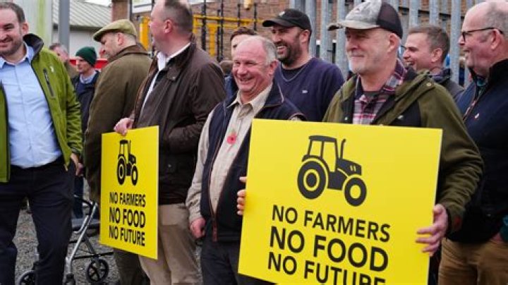 How much do farmer hands get paid?